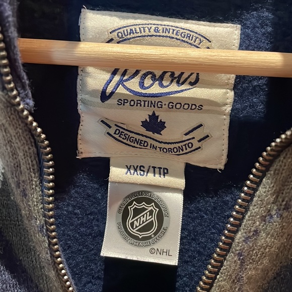 🎉HP 9/2025🎉 Roots Maple Leafs Jacket - Picture 4 of 5